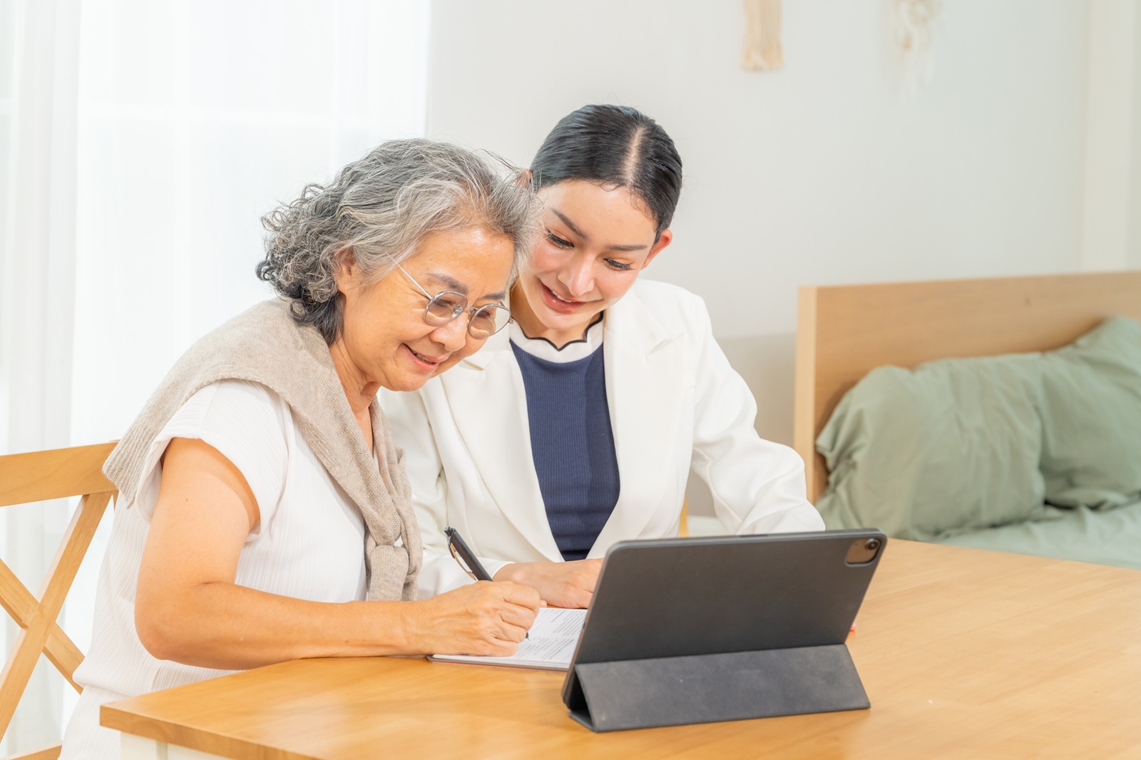 Dallas-Fort Worth adult child reviewing long-term care insurance options for an aging parent with a HealthGuys agent